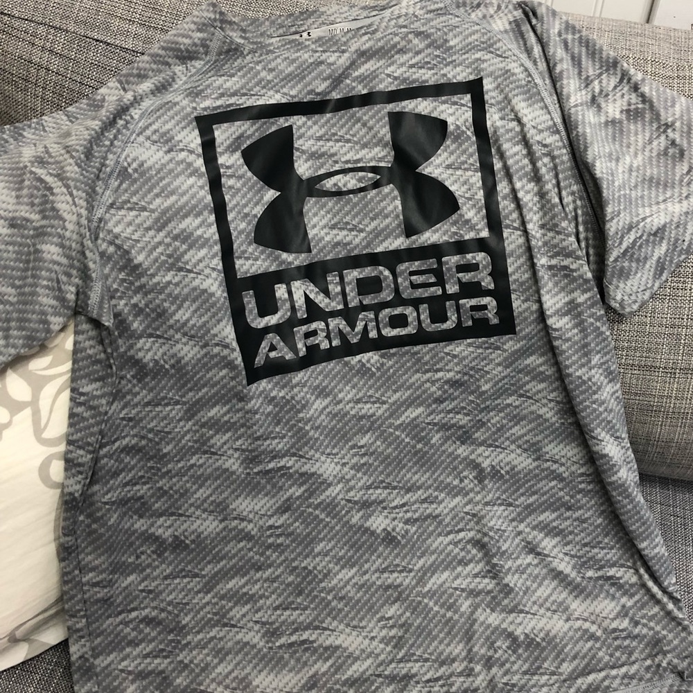 Under Armour T-shirt Medium